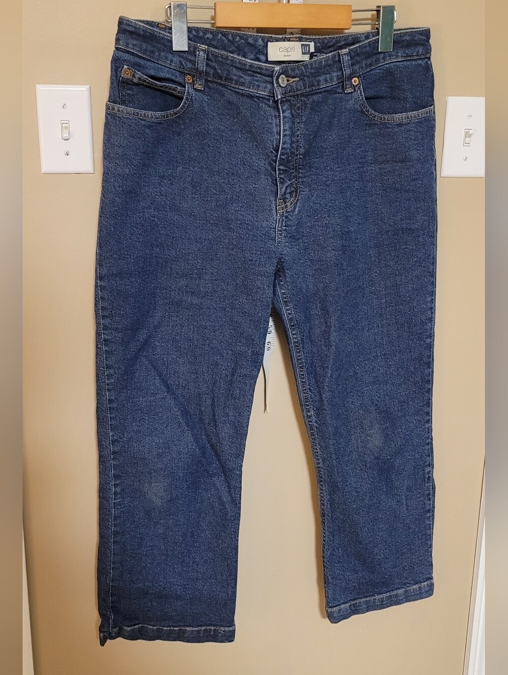 💜2 for $10💜 Bundle and save GAP Indigo Straight Capri Jeans